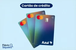 Três cartões de crédito Azul com design em degradê azul e bandeira Mastercard, com tecnologia de aproximação, sobre fundo azul claro.