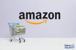 Carrinho de compras com dinheiro em frente ao logotipo da Amazon, representando ganhos como afiliado Amazon.